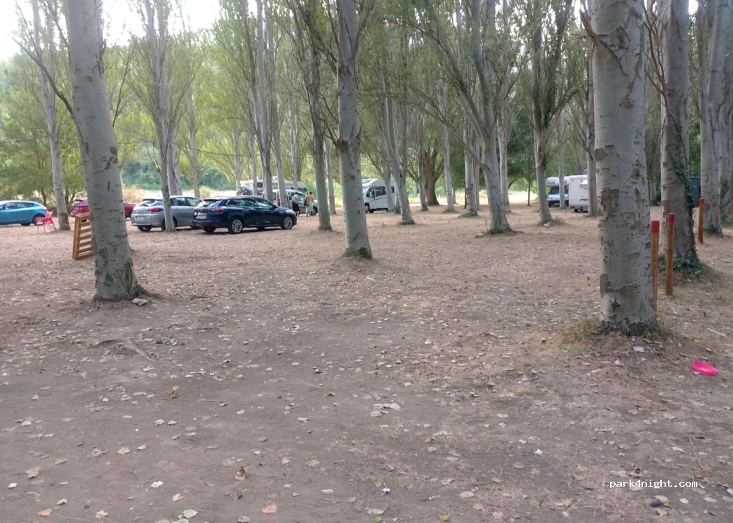 Aparcamiento para autocaravanas — foto 4