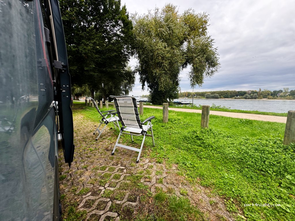 Wohnmobil-Stellplatz am World Conference Center Bonn (WCCB) — foto 3