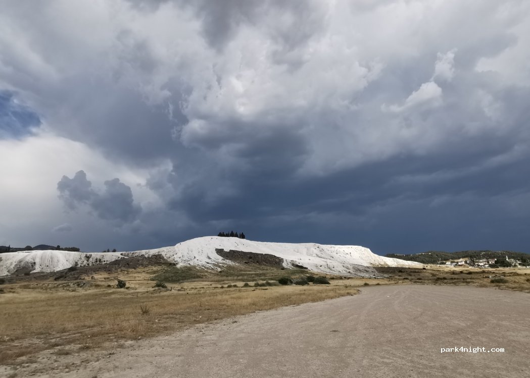 (20190)  - Unnamed Road — foto