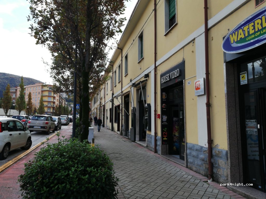 (06049) Spoleto - 185 Viale Trento e Trieste — foto 2