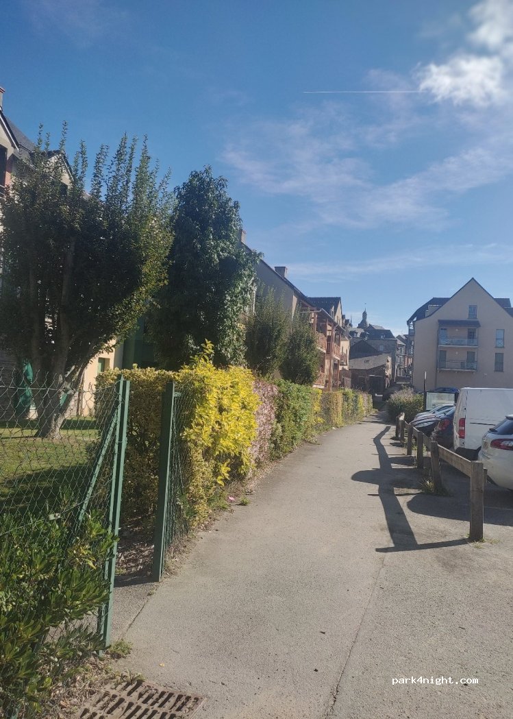 (35410) Châteaugiron - Rue Saint-Nicolas — foto 2