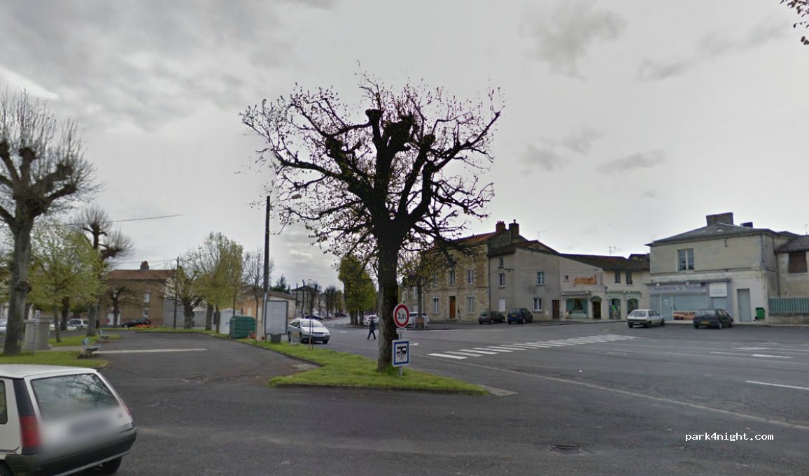 (86200) Loudun - 14-16 Place de la Porte Saint-Nicolas — foto