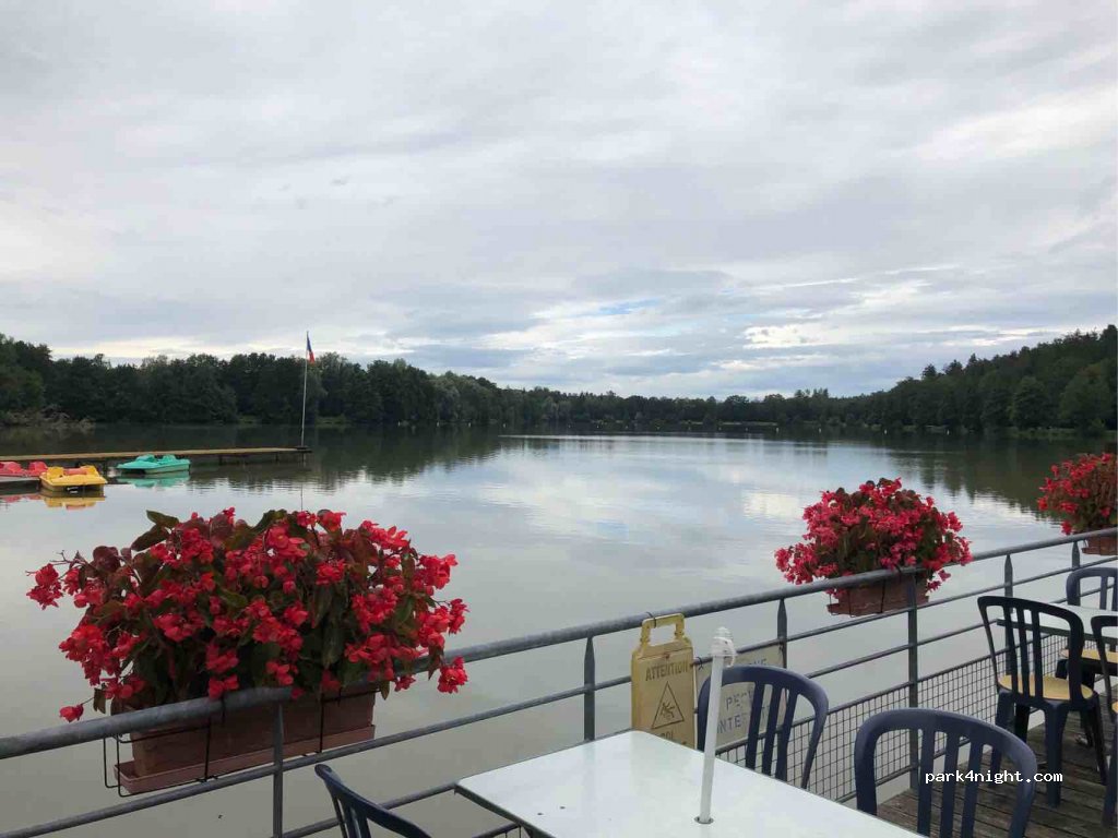 Camping du Plan d'Eau — foto
