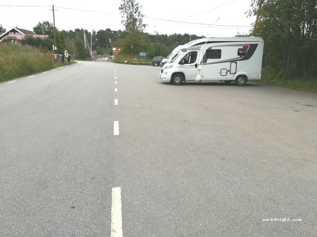 (865 92) Spikarna - Unnamed Road — foto