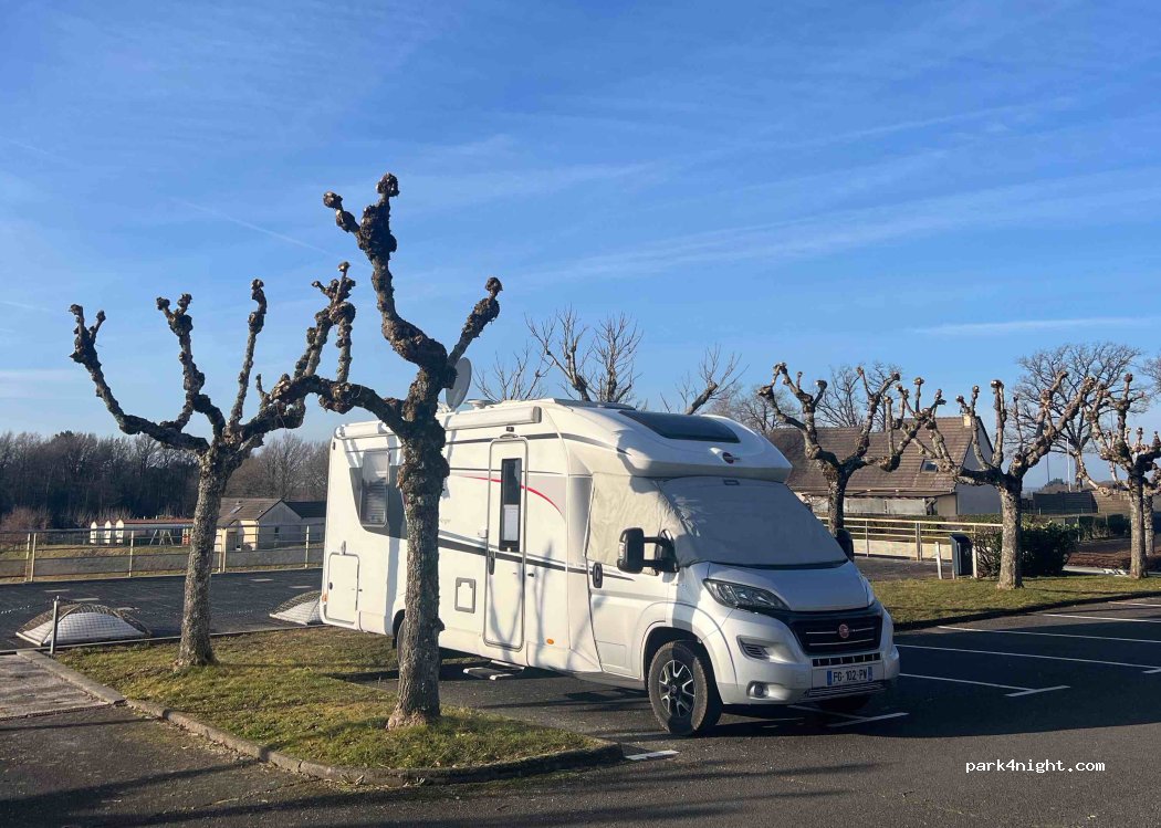 (15220) Saint-Mamet-la-Salvetat - 24 D20 — foto
