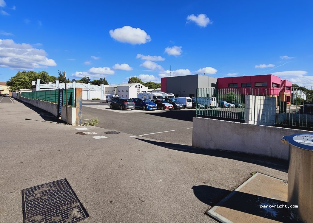 (11100) Narbonne - 6 Rue Auguste Blanqui — foto 4