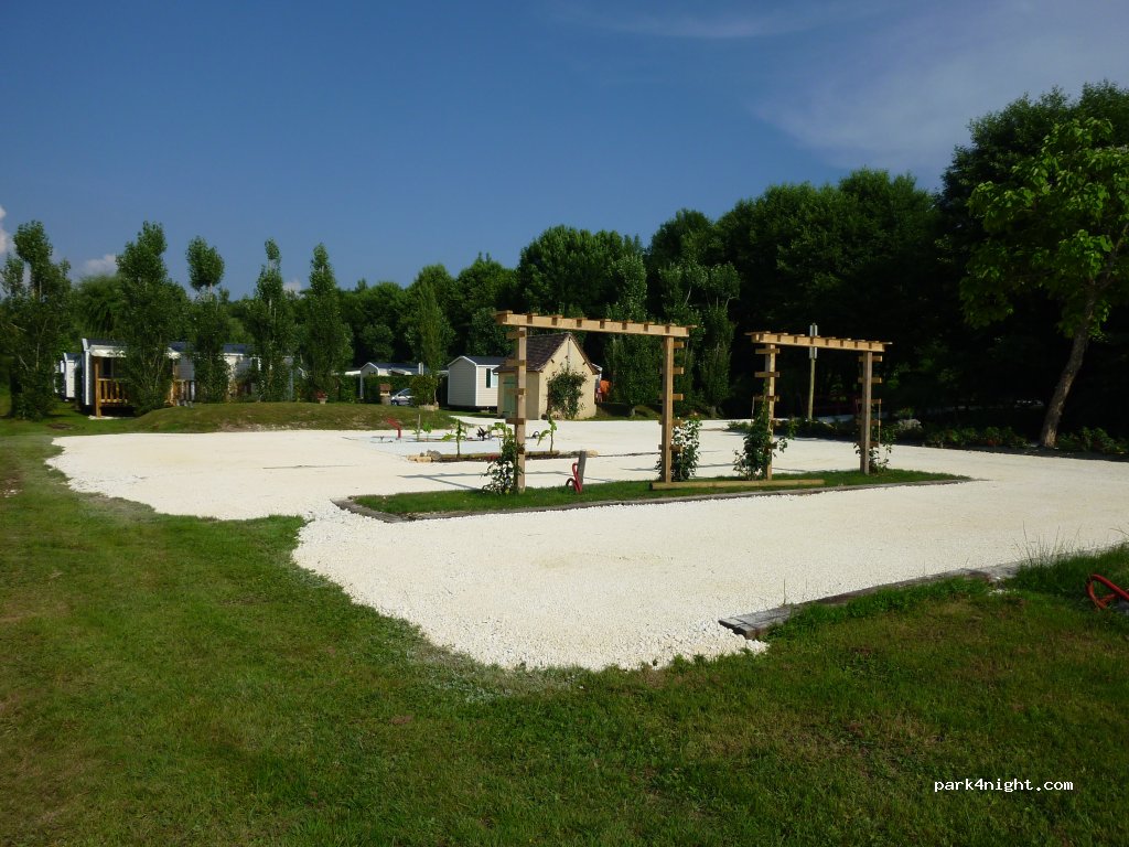 Camping Le Pont de Mazerat**/** — foto