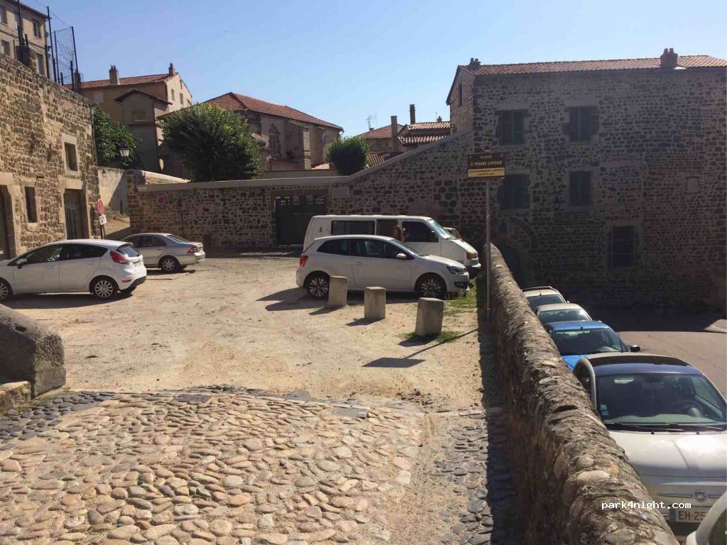 (43000) Le Puy-en-Velay - 2 Place Saint-Pierre Latour — foto 2