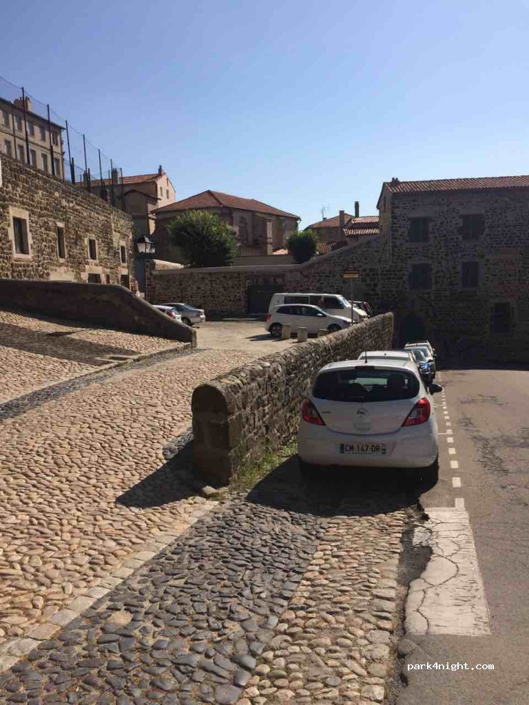 (43000) Le Puy-en-Velay - 2 Place Saint-Pierre Latour — foto 3