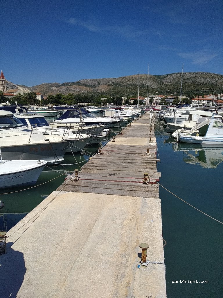 (21220) Trogir - 2 Put Gradine — foto