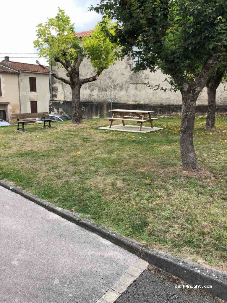 (17150) Mirambeau - 5 Chemin Saint-Jacques de Compostelle — foto