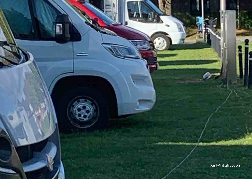 Wohnmobilstellplatz auf dem Marktplatz Niebüll — foto 2