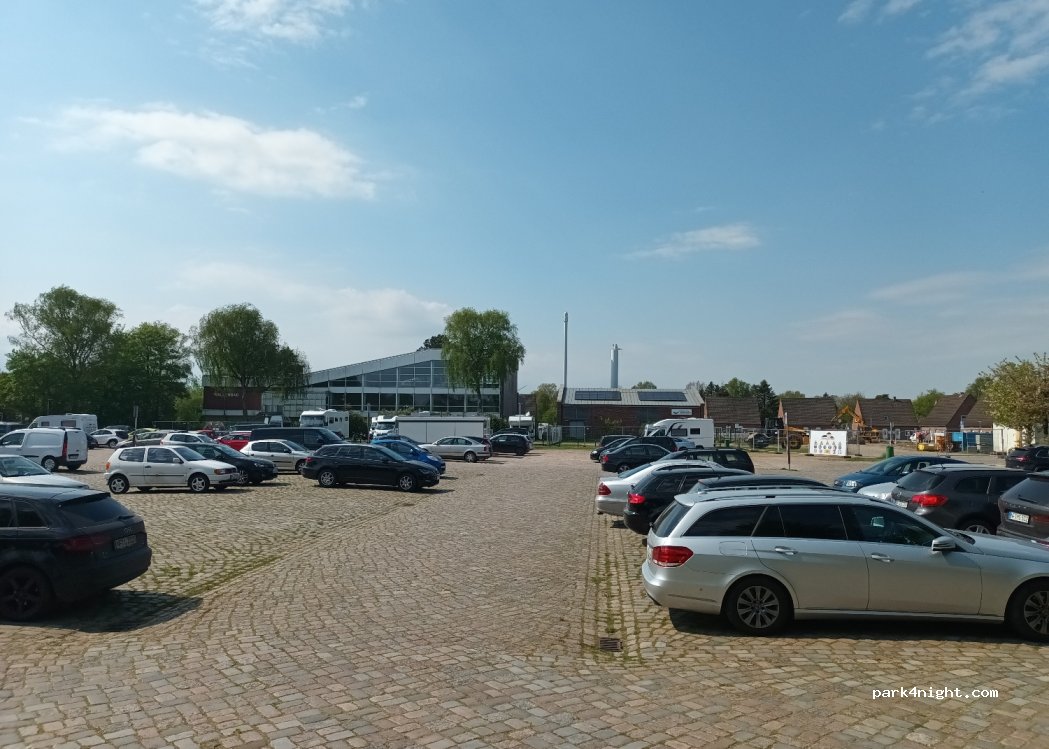 Wohnmobilstellplatz auf dem Marktplatz Niebüll — foto 4