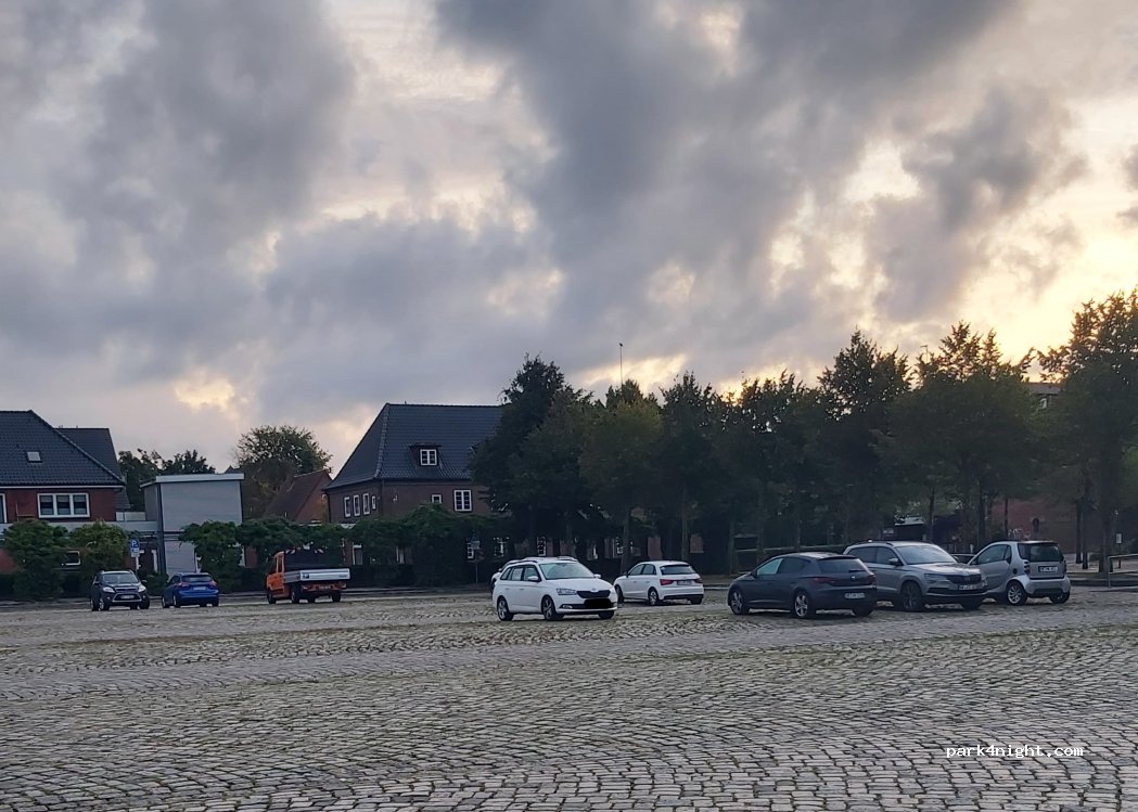 Wohnmobilstellplatz auf dem Marktplatz Niebüll — foto 5