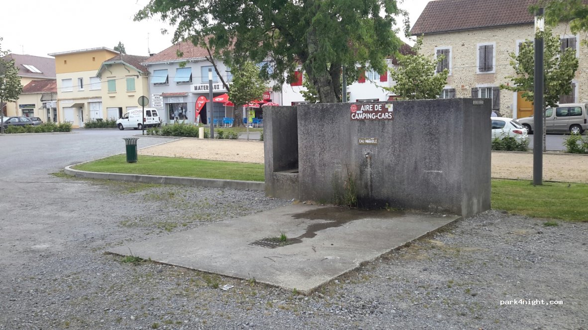 (64410) Arzacq-Arraziguet - Place du Marcadieu — foto