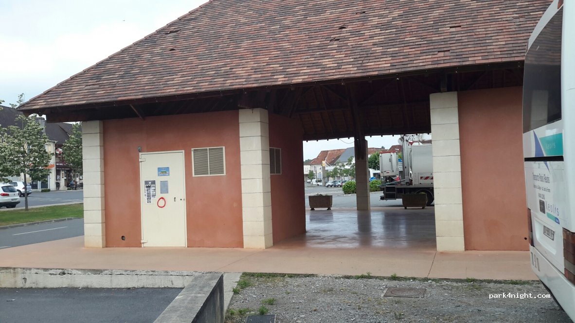 (64410) Arzacq-Arraziguet - Place du Marcadieu — foto 2