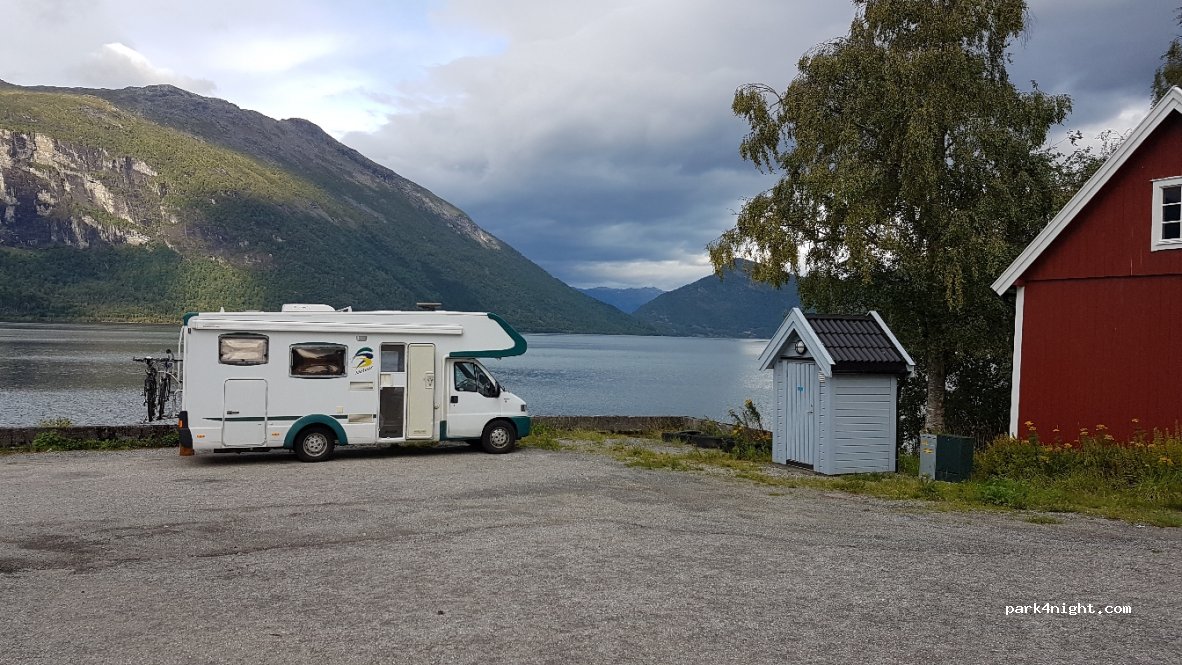 (6827) Breim - 73 Sekundær Fylkesveg 694 — foto