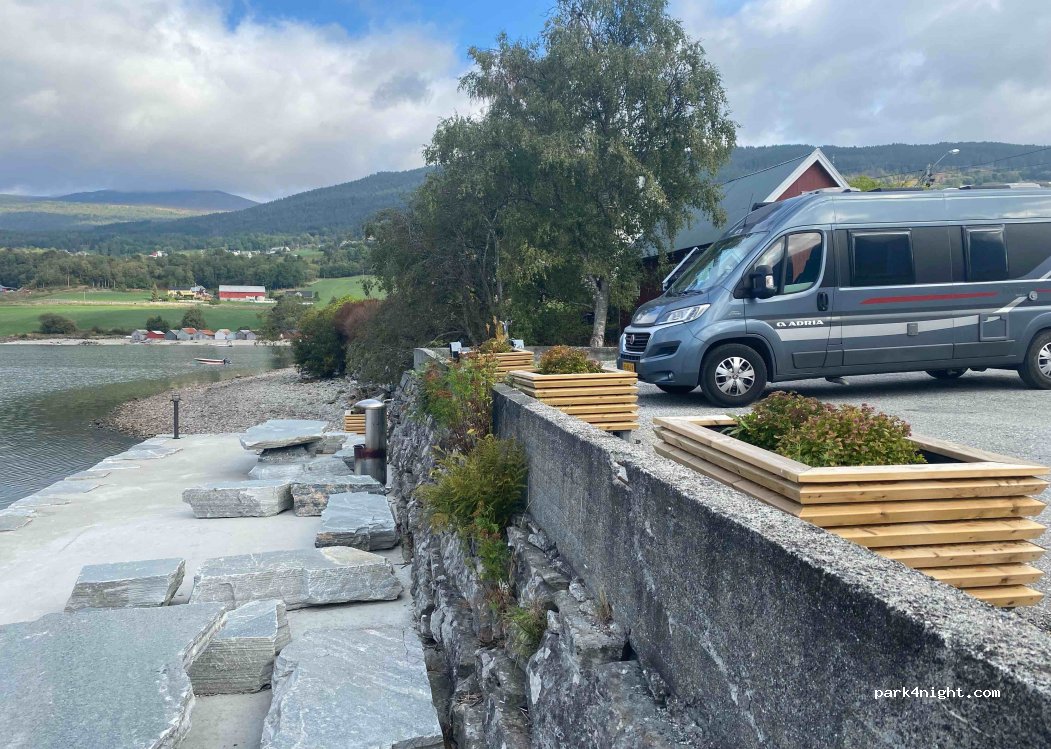 (6827) Breim - 73 Sekundær Fylkesveg 694 — foto 2