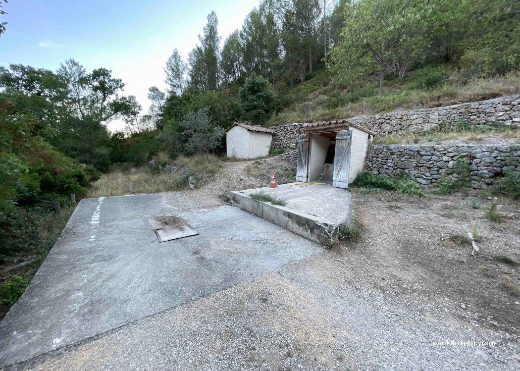 (13780) Cuges-les-Pins - Chemin de Sainte-Madeleine — foto