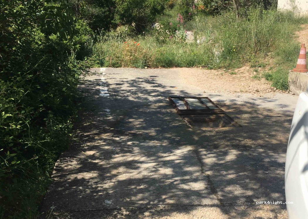 (13780) Cuges-les-Pins - Chemin de Sainte-Madeleine — foto 3