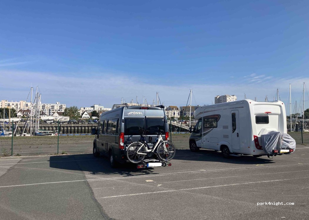 (62100) Calais - 11-21 Boulevard de la Résistance — foto 4