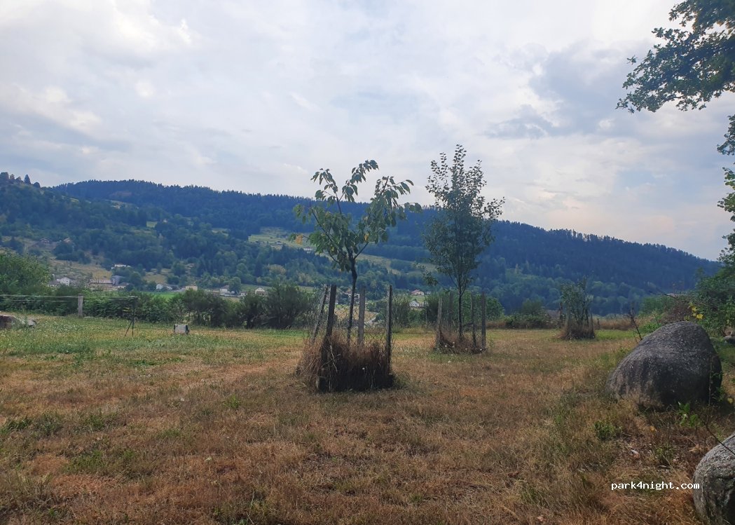 Aire de camping car privé du chevreuil blanc — foto 2