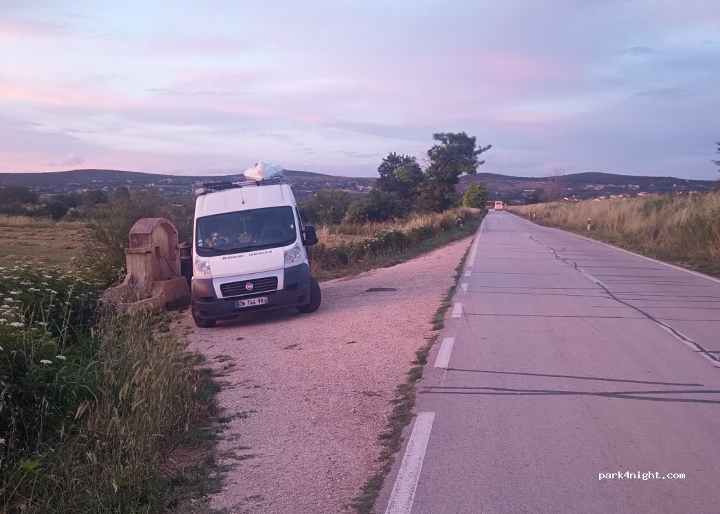 (23210) Vrana - Unnamed Road — foto 3