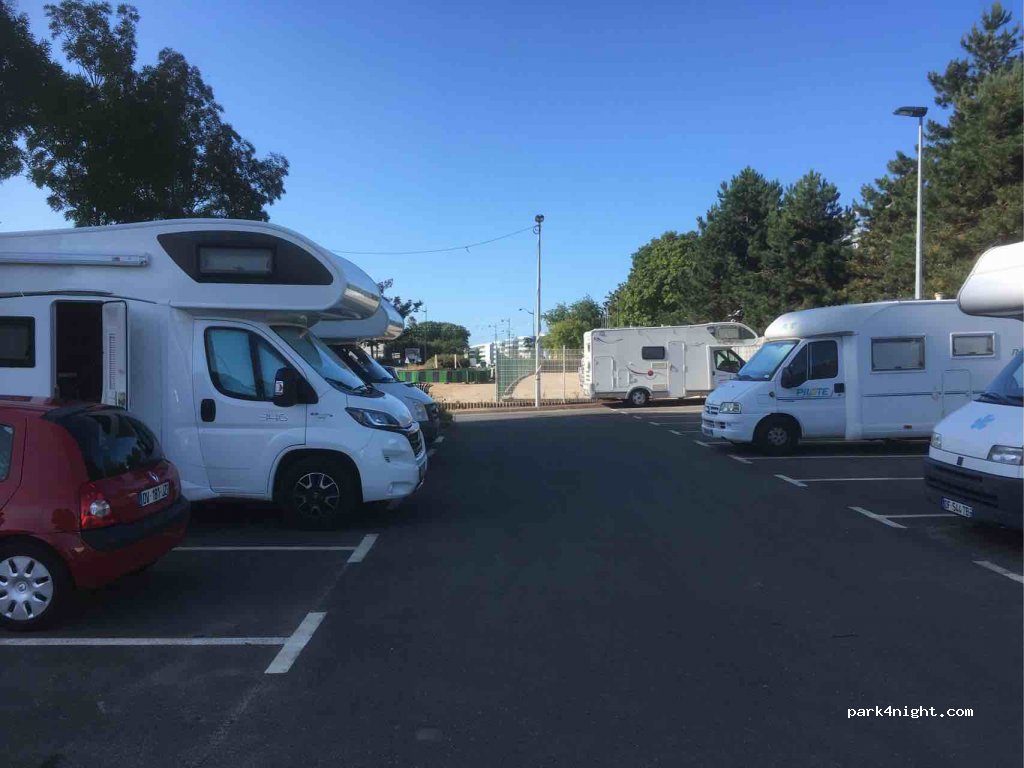 (92350) Le Plessis-Robinson - 1 Avenue Paul Langevin — foto