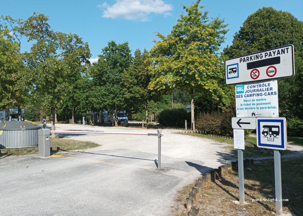 Aire de Camping Car Municipale Montignac — foto 3