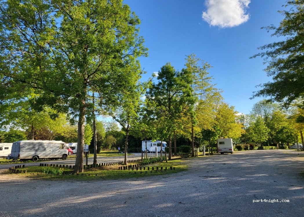 Aire de Camping Car Municipale Montignac — foto 4