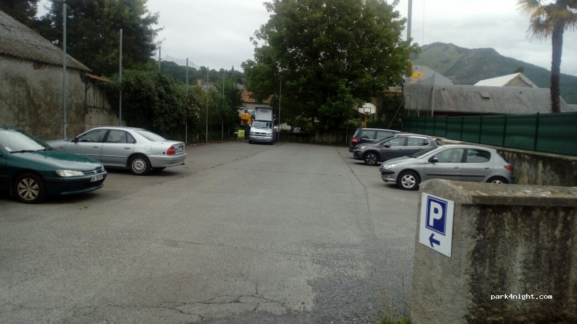(65100) Lézignan - 2 Le Village — foto