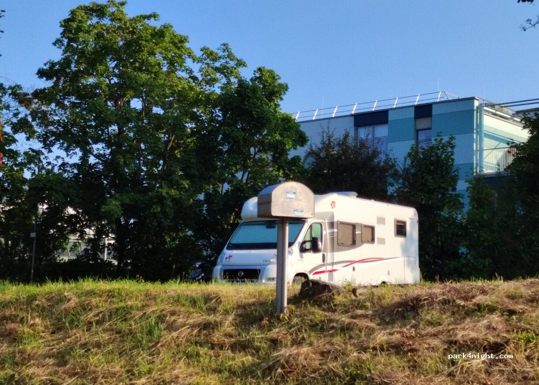 (73730) Esslingen am Neckar - 31 Eberspächerstraße — foto 3