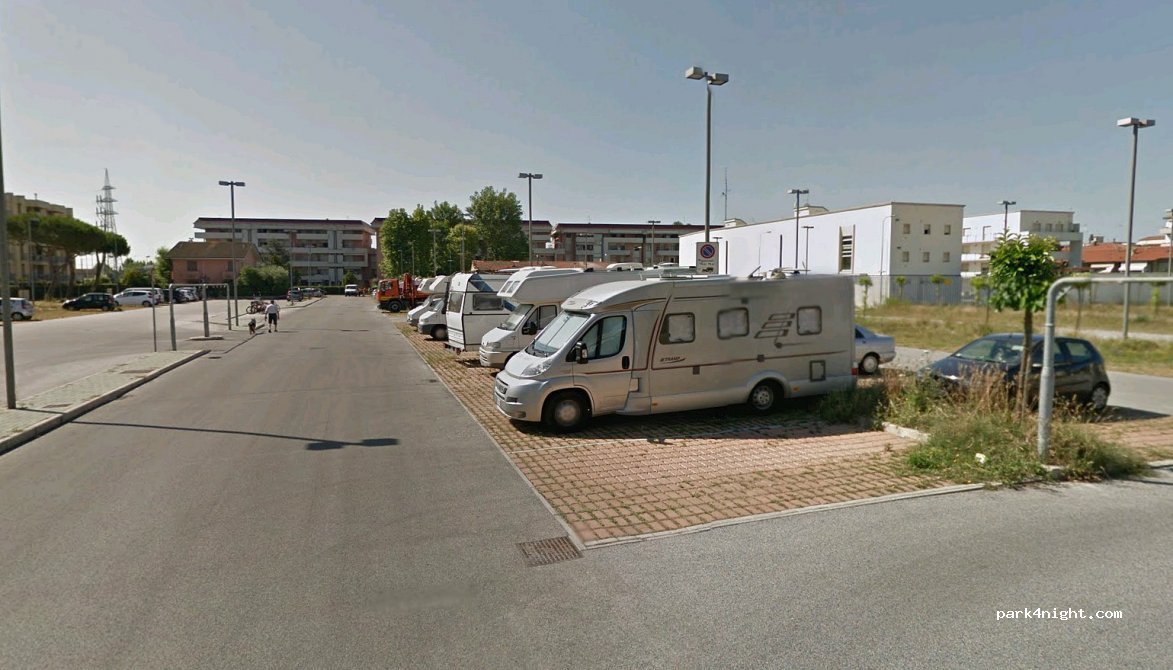 (55049) Viareggio - 1 Via Nino Bixio — foto