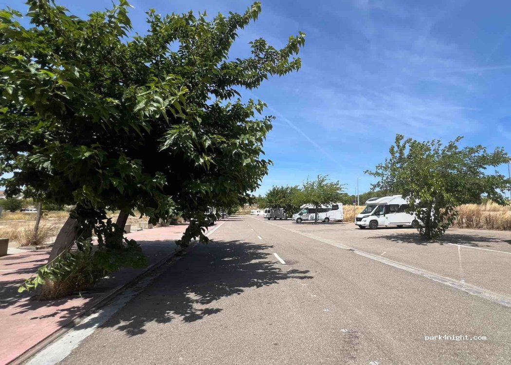 (50018) Zaragoza - Calle Poeta Luciano Gracia — foto 3