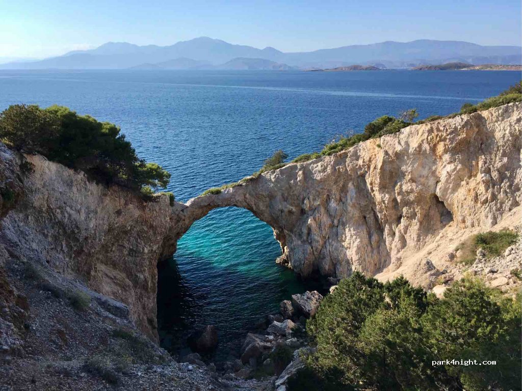 (203 00) Loutraki Agii Theodori - Unnamed Road — foto 2