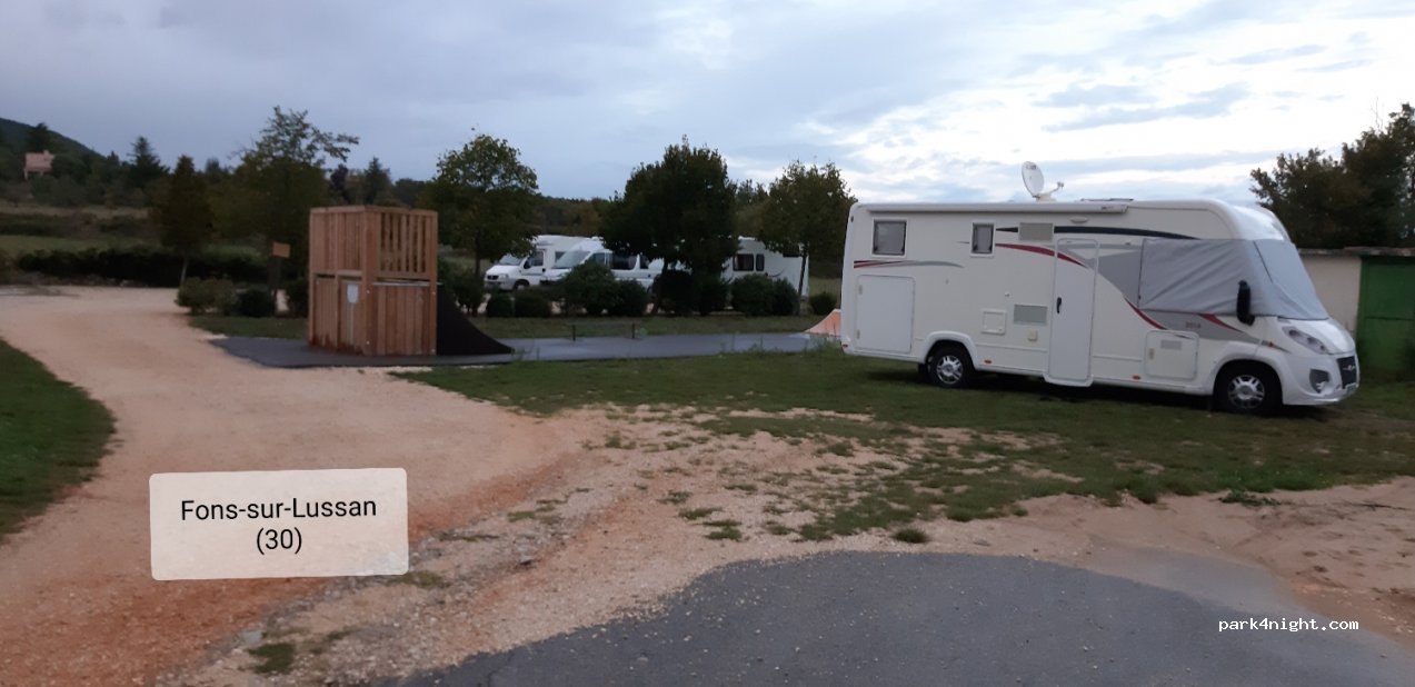 (30580) Fons-sur-Lussan - Place des Écoles — foto 2