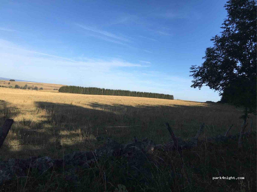 (12210) Argences-en-Aubrac - D921 — foto