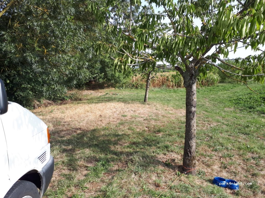 (37220) Trogues - Unnamed Road — foto