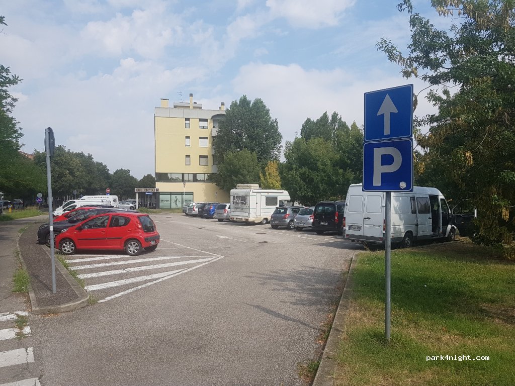 (48124) Ravenna - 104 Viale Leon Battista Alberti — foto