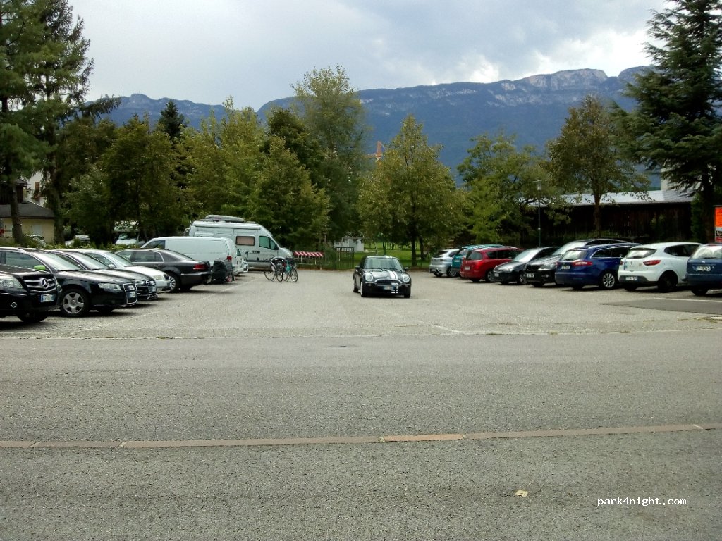 (39057) Frangart - 24 Sigmundskroner Straße — foto