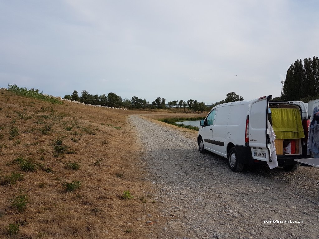 (84000) Avignon - Route du Confluent — foto 3