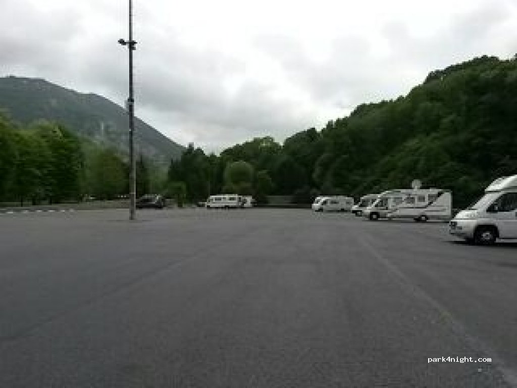 (65100) Lourdes - 2-4 Esplanade du Paradis — foto