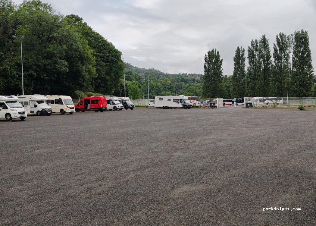 (65100) Lourdes - 2-4 Esplanade du Paradis — foto 4