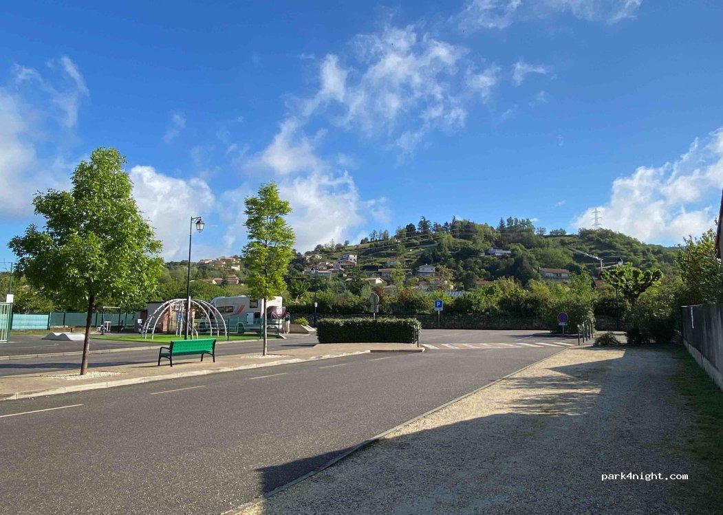 (26600) Gervans - Place des Amandiers — foto 3