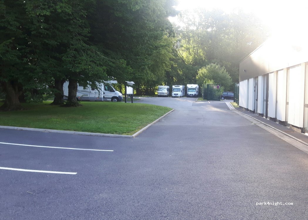 Aire de stationnement Villers-Cotterêts — foto 2