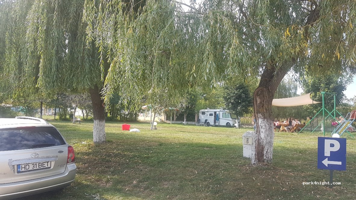 Camping Poarta Oilor — foto