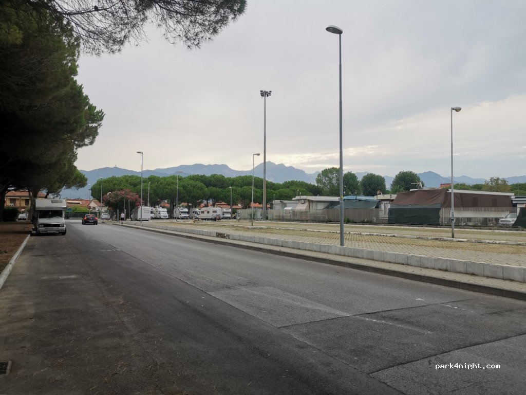 (54033) Marina di Carrara - 133 Viale Galileo Galilei — foto