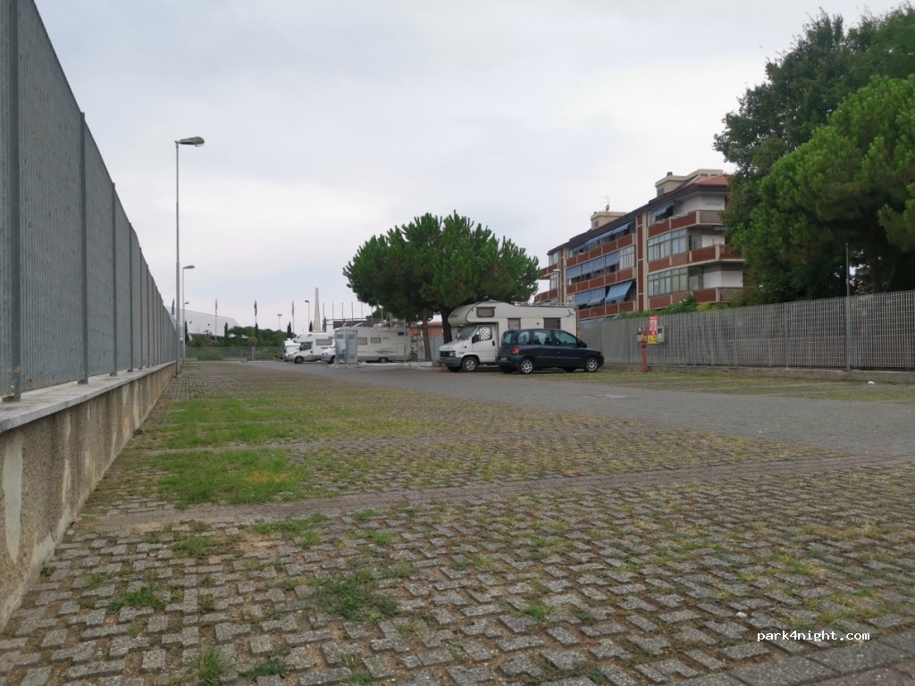 (54033) Marina di Carrara - 133 Viale Galileo Galilei — foto 2