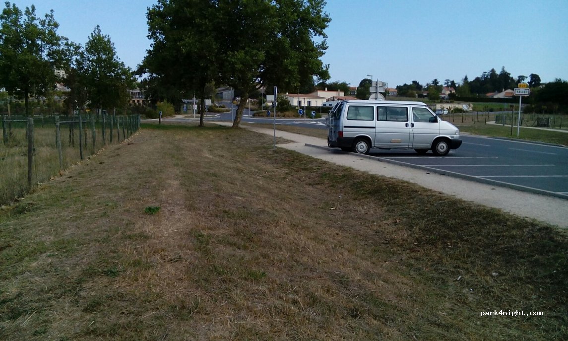 (44330) Vallet - Boulevard d'Italie, D37 — foto