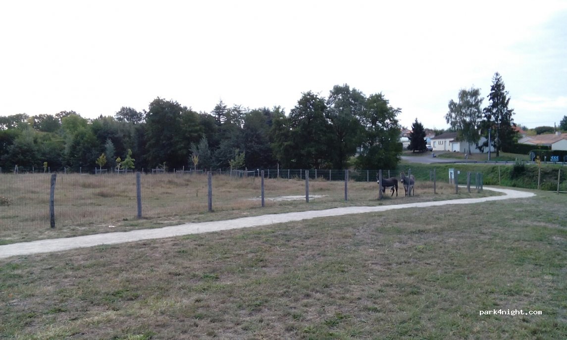 (44330) Vallet - Boulevard d'Italie, D37 — foto 2